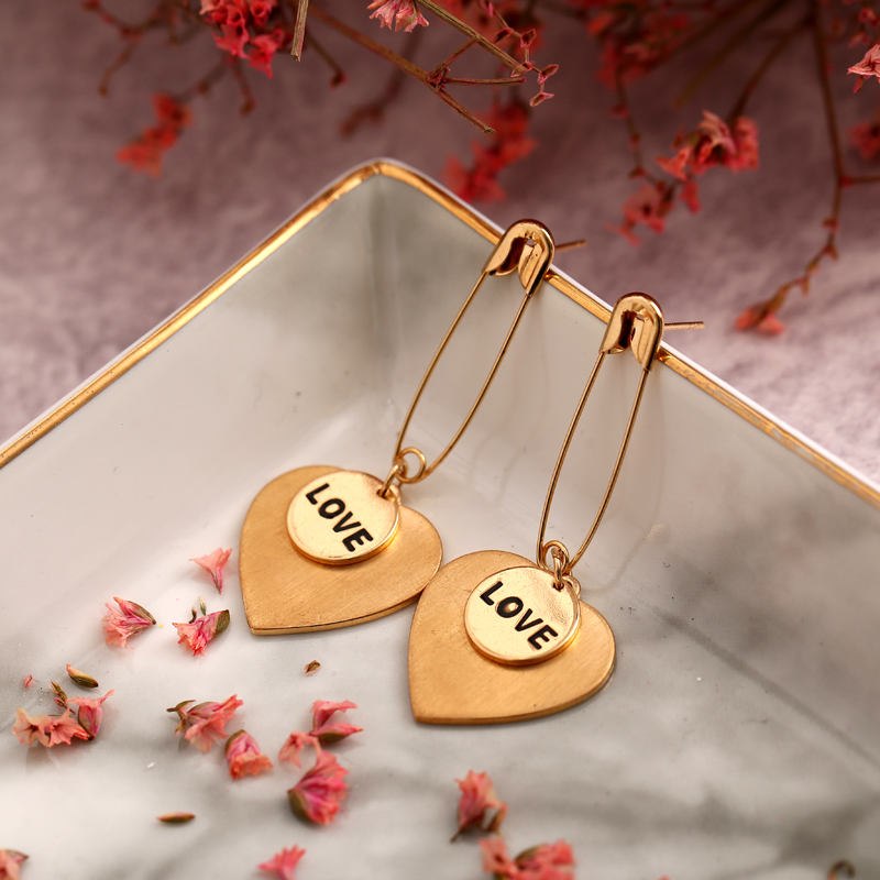 Safety pin heart deals
