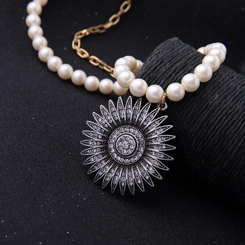 Pearl choker with center locket top