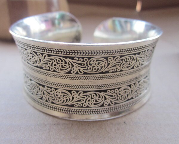 Vintage Tibetan silver cuff bracelet with stones.6 ''… - Gem