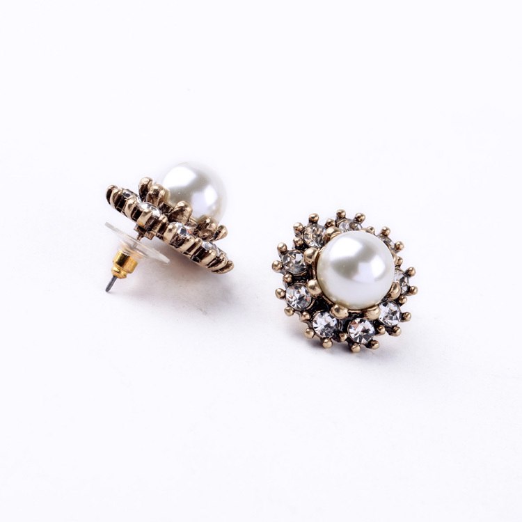 Ethnic Pearl Crystal Flower Stud Earring - [neshe.in]