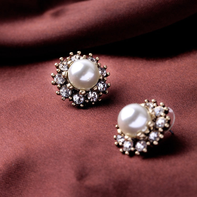 Ethnic Pearl Crystal Flower Stud Earring - [neshe.in]