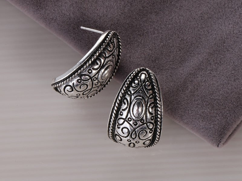 Moon Shape Vintage Design  Stud Earring - [neshe.in]