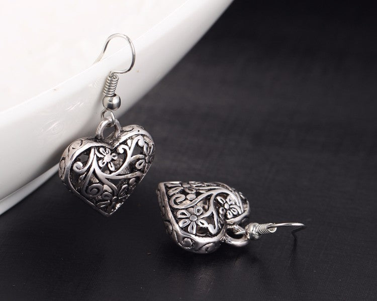 Silver Antique Heart Shaped Earring For Valentine Day - [neshe.in]