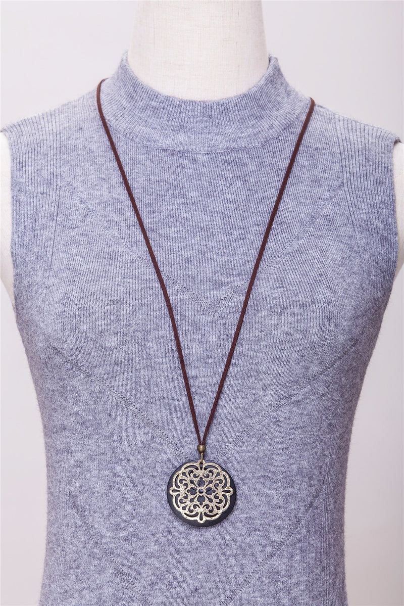 Long rope flower round wooden pendant necklace - NN - [neshe.in]