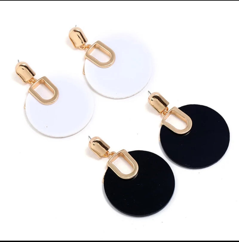 Medium Size Circular Hoop Earrings (Metallic Silver plated) – TJORI